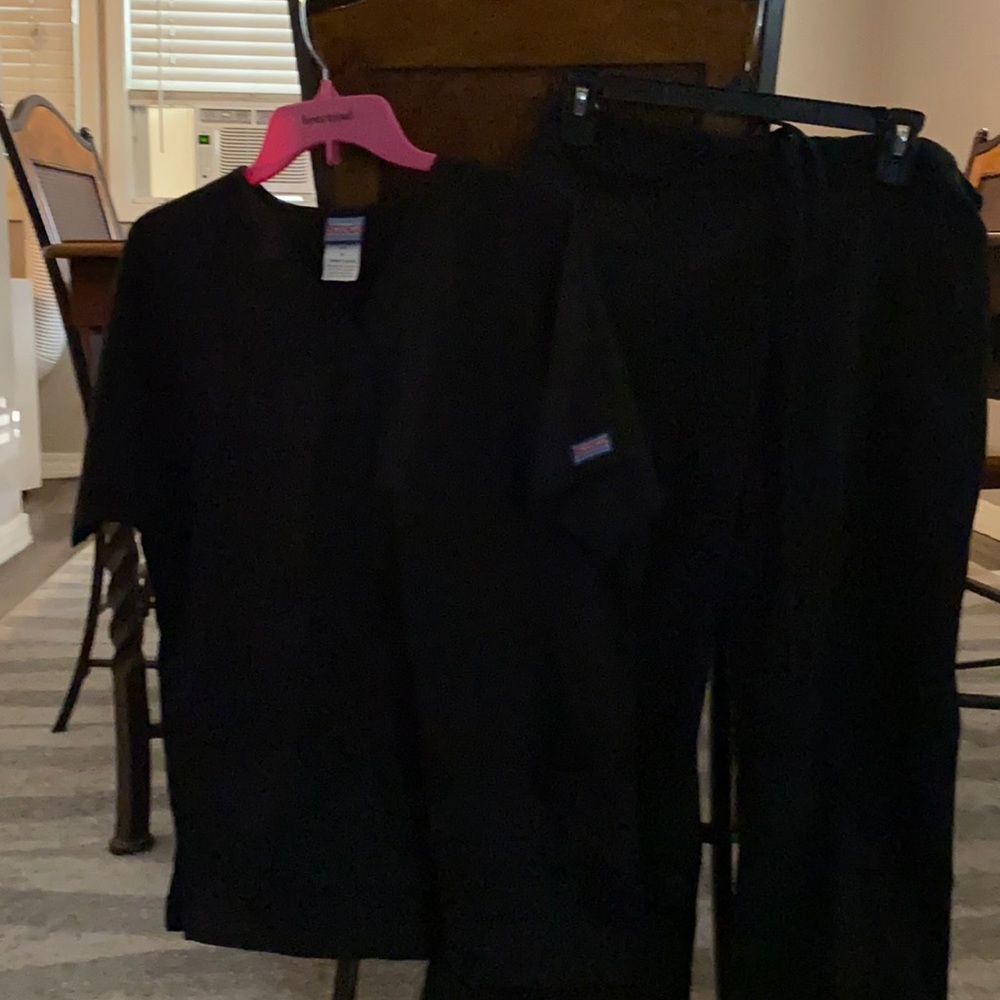 Scrub set
